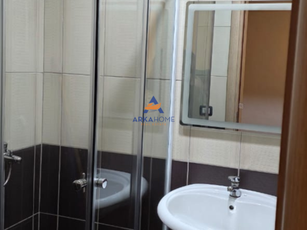 Tirane, jepet me qera apartament 2+1+Ballkon Kati 6, 120 m² 522 € 