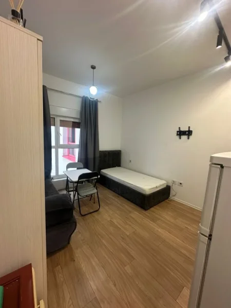 Tirane, jepet me qera garsonier 1+1 Kati 6, 30 m² 300 € (Ali Demi)