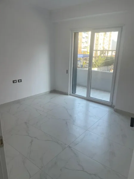 Tirane, jepet me qera apartament 2+1+Ballkon , 116 m² 400 € (Rethi i Ullirit,Kamez)