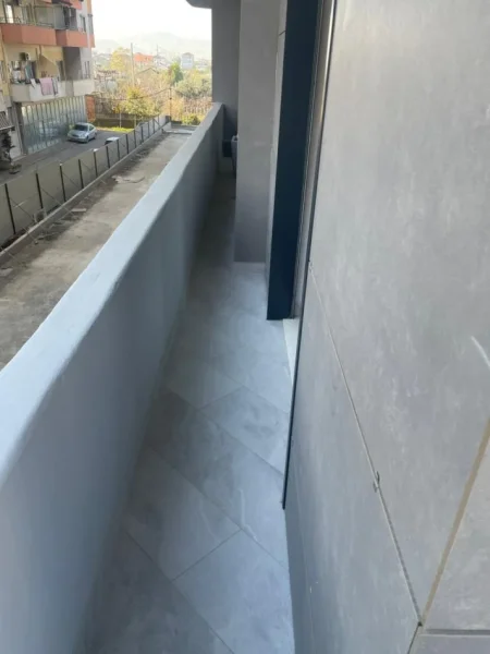 Tirane, jepet me qera apartament 2+1+Ballkon , 116 m² 400 € (Rethi i Ullirit,Kamez)