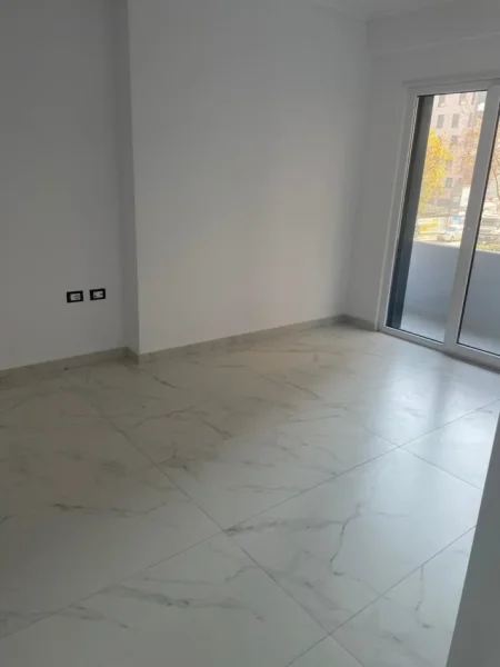 Tirane, jepet me qera apartament 2+1+Ballkon , 116 m² 400 € (Rethi i Ullirit,Kamez)