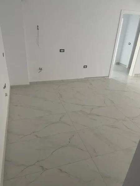 Tirane, jepet me qera apartament 2+1+Ballkon , 116 m² 400 € (Rethi i Ullirit,Kamez)