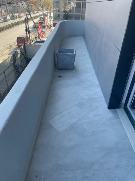 Tirane, jepet me qera apartament 2+1+Ballkon , 116 m² 400 € (Rethi i Ullirit,Kamez)