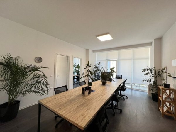 Tirane, jepet me qera zyre Kati 3, 130 m² 1.500 € 