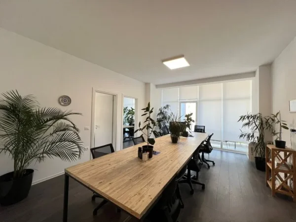 Tirane, jepet me qera zyre Kati 3, 130 m² 1.500 € 