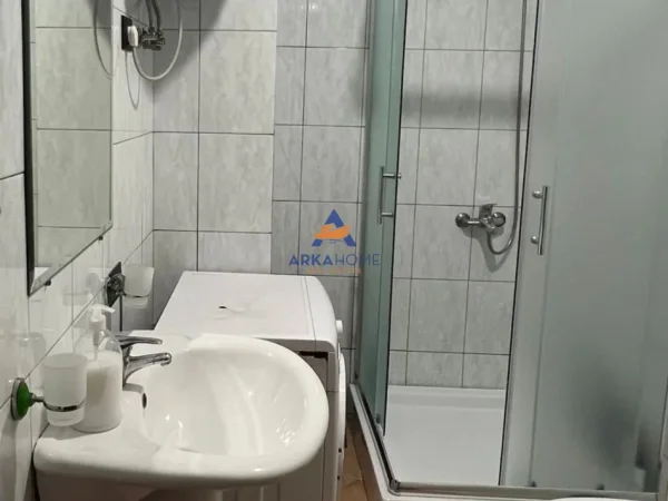 Tirane, jepet me qera apartament 1+1+Ballkon Kati 5, 72 m² 700 € 