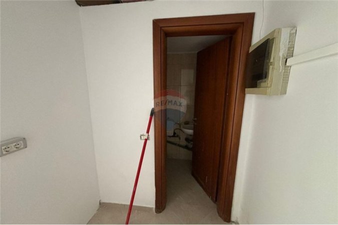 Vlore, jepet me qera dyqan Kati 0, 250 €