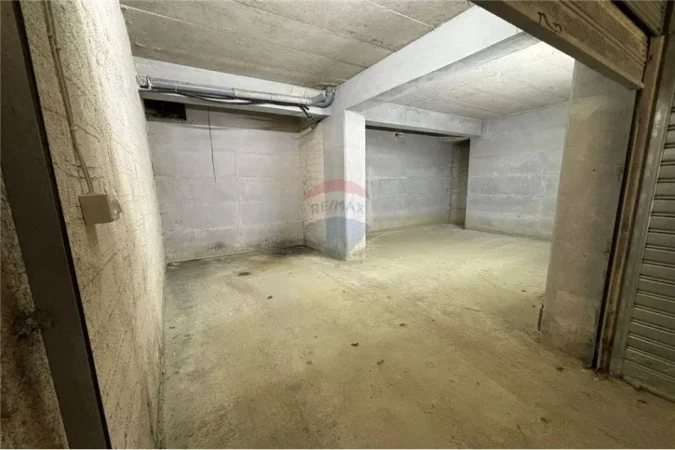 Vlore, jepet me qera dyqan Kati 0, 250 €