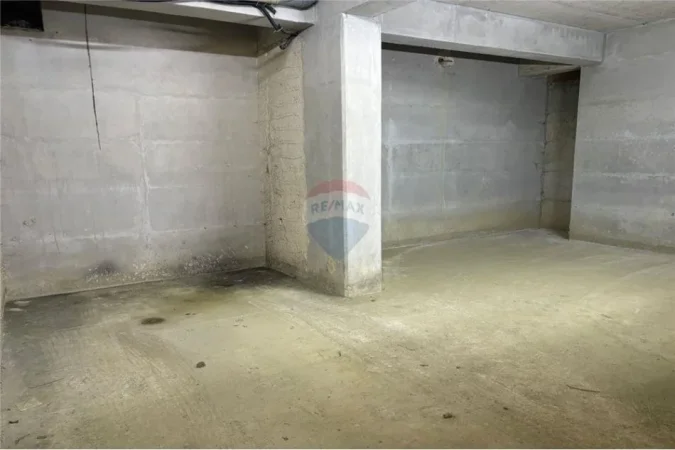 Vlore, jepet me qera dyqan Kati 0, 250 €