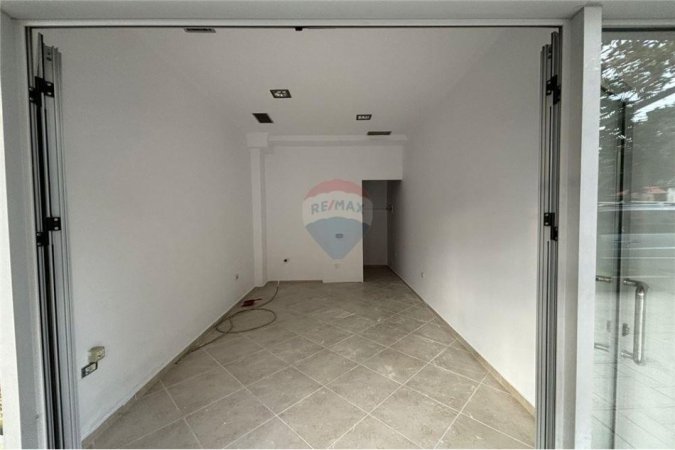 Vlore, jepet me qera dyqan Kati 0, 250 €