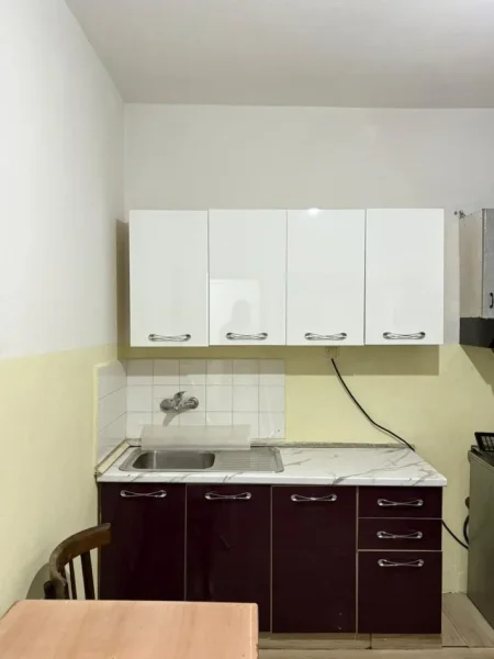 Tirane, jepet me qera shtepi 1+1 Kati 1, 68 m² 350 € (Don Bosko)