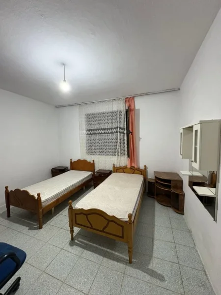 Tirane, jepet me qera shtepi 1+1 Kati 1, 68 m² 350 € (Don Bosko)