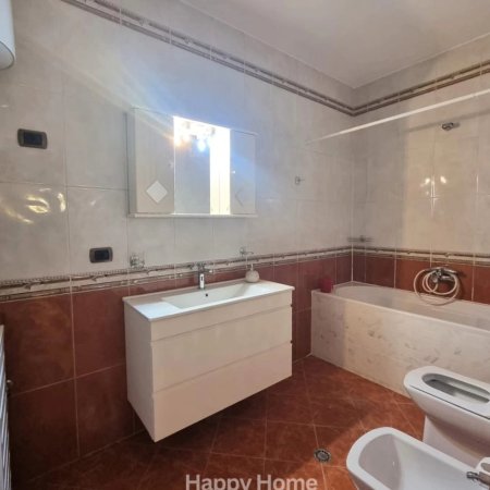 Tirane, shitet apartament 2+1+Ballkon , 110 m² 365.000 € 