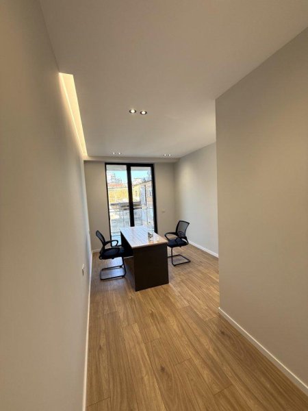 Tirane, jepet me qera ambjent biznesi Kati 1, 69 m² 700 € (Rruga Mine Peza,Golden Tower Rezidence)