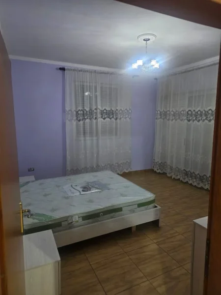 Tirane, jepet me qera shtepi 1+1 Kati 1, 110 m² 350 € (Sauk)