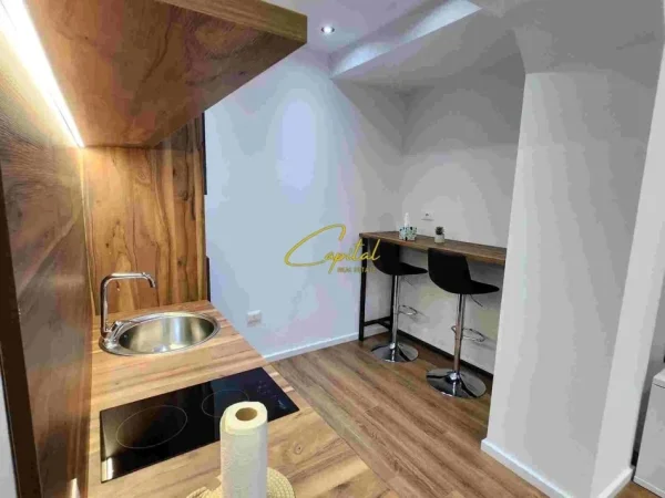 Tirane, jepet me qera zyre Kati 11, 66 m² 1.000 € (KOMPLEKSI SQUARE 21)