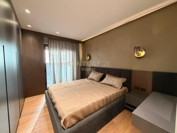Tirane, jepet me qera apartament 2+1 Kati 8, 104 m² 1.600 € (rruga e durresit)