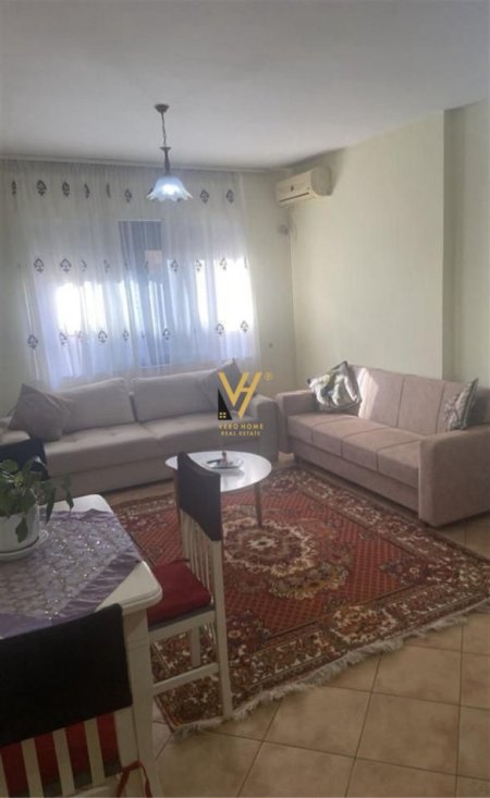 Tirane, jepet me qera apartament 1+1+Ballkon Kati 2, 60 m² 500 € (PAZARI I RI)
