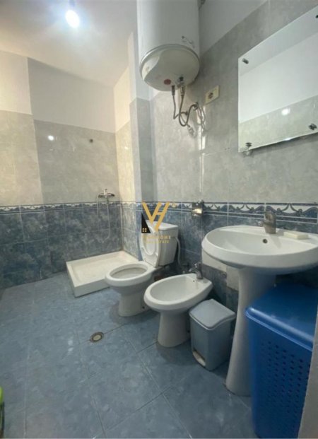 Tirane, jepet me qera apartament 1+1+Ballkon Kati 2, 60 m² 500 € (PAZARI I RI)