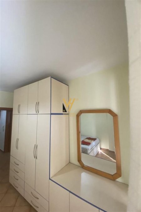 Tirane, jepet me qera apartament 1+1+Ballkon Kati 2, 60 m² 500 € (PAZARI I RI)