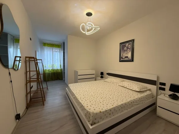 Tirane, jepet me qera apartament 1+1 Kati 7, 78 m² 450 € (2 PALMAT) UNA61653