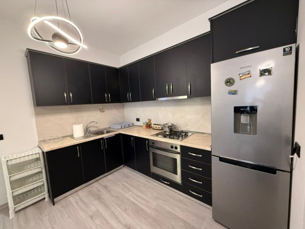 Tirane, jepet me qera apartament 1+1 Kati 7, 78 m² 450 € (2 PALMAT) UNA61653