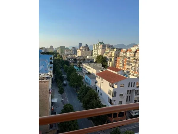 Tirane, jepet me qera apartament 2+1 Kati 7, 84 m² 800 € (Ish-Bllokut)