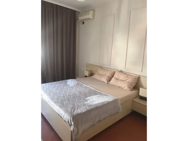 Tirane, jepet me qera apartament 2+1 Kati 7, 84 m² 800 € (Ish-Bllokut)