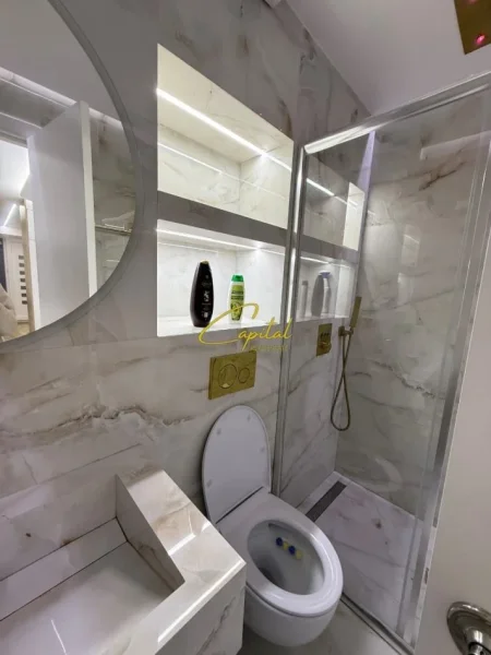 Tirane, jepet me qera garsonier 1+1 Kati 0, 40 m² 550 € (21 DHJETORI)