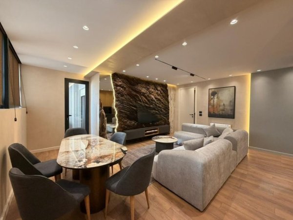 Tirane, jepet me qera apartament 2+1+Aneks+Ballkon Kati 8, 100 m² 1.600 € 