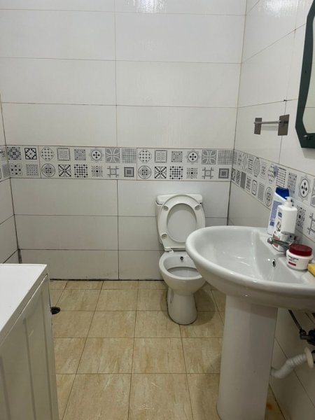 Tirane, jepet me qera shtepi 1+1 Kati 1, 60 m² 320 € (Don Bosko)