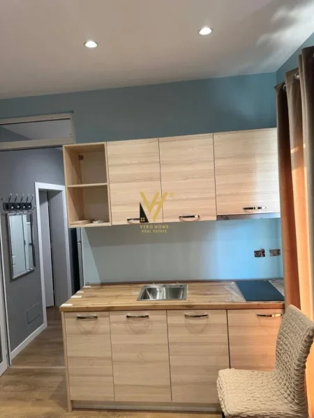 Tirane, jepet me qera apartament 1+1+Ballkon Kati 4, 60 m² 500 € (PAZARI I RI)