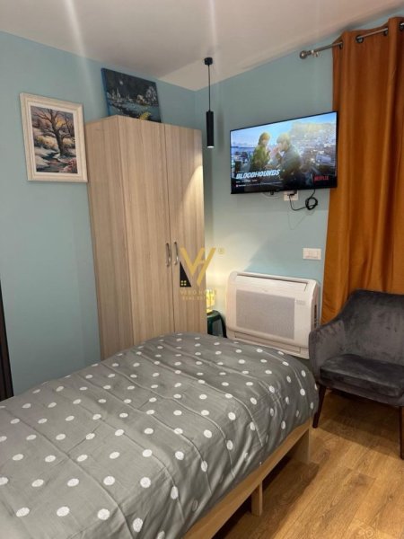 Tirane, jepet me qera apartament 1+1+Ballkon Kati 4, 60 m² 500 € (PAZARI I RI)