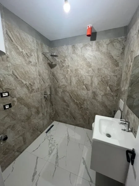 Tirane, jepet me qera shtepi 2+1 Kati 2, 70 m² 450 € (Don Bosko)