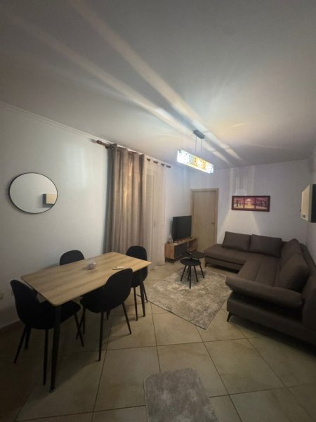 Tirane, jepet me qera apartament 3+1+Ballkon Kati 3, 90 m² 700 € (Rruga e Kavajes)
