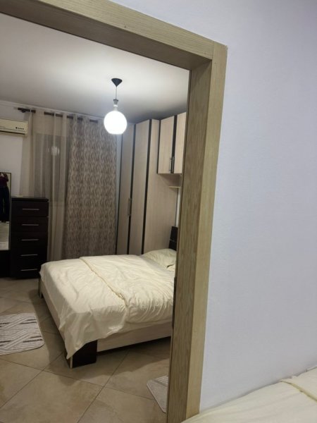 Tirane, jepet me qera apartament 3+1+Ballkon Kati 3, 90 m² 700 € (Rruga e Kavajes)