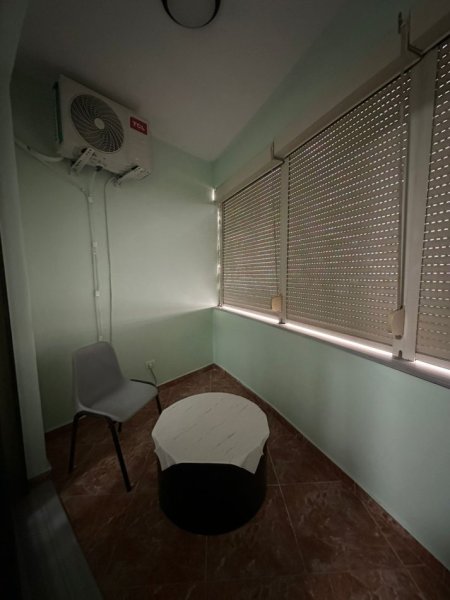 Tirane, jepet me qera apartament 3+1 Kati 4, 136 m² 900 € (Komuna e Parisit)