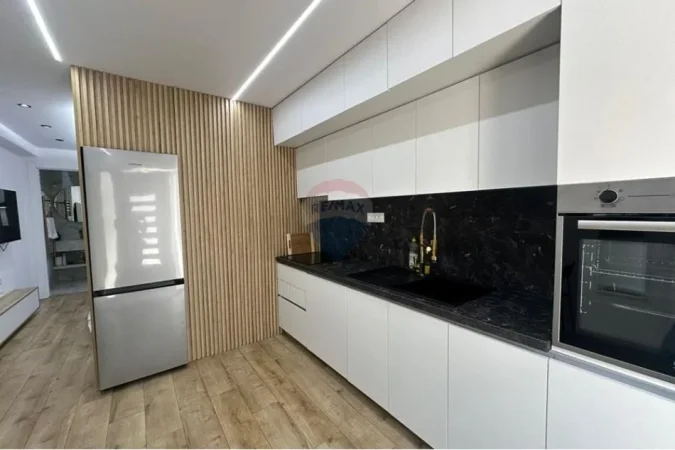 Tirane, jepet me qera garsonier Kati 1, 40 m² 550 € (Rruga Muhamet Gjollesha)