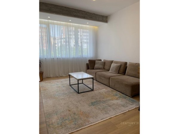 Tirane, jepet me qera apartament 2+1 Kati 3, 85 m² 620 € (PERBALL HOTEL HILTON)