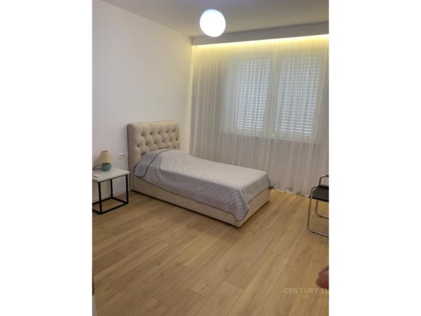 Tirane, jepet me qera apartament 2+1 Kati 3, 85 m² 620 € (PERBALL HOTEL HILTON)