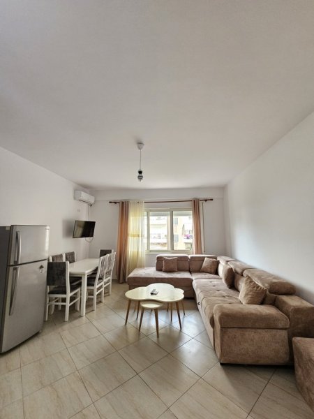 Tirane, jepet me qera apartament 2+1+Ballkon Kati 2, 95 m² 450 €