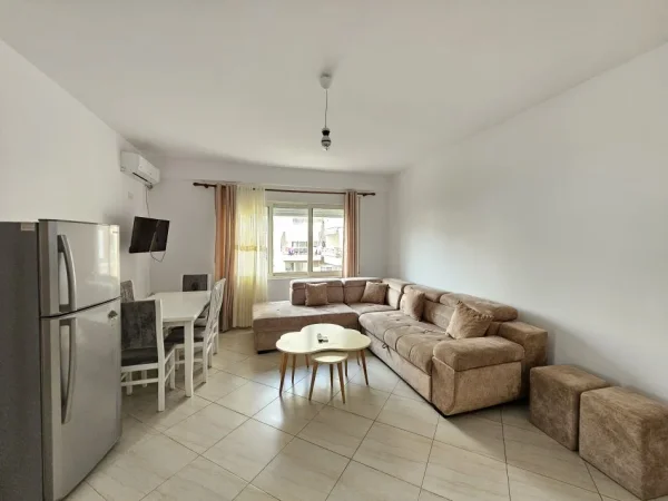 Tirane, jepet me qera apartament 2+1+Ballkon Kati 2, 95 m² 450 €