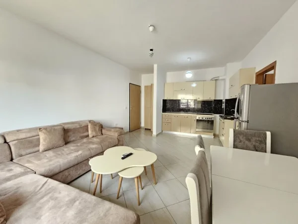 Tirane, jepet me qera apartament 2+1+Ballkon Kati 2, 95 m² 450 €