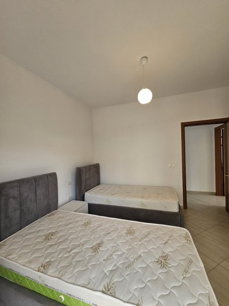 Tirane, jepet me qera apartament 2+1+Ballkon Kati 2, 95 m² 450 €