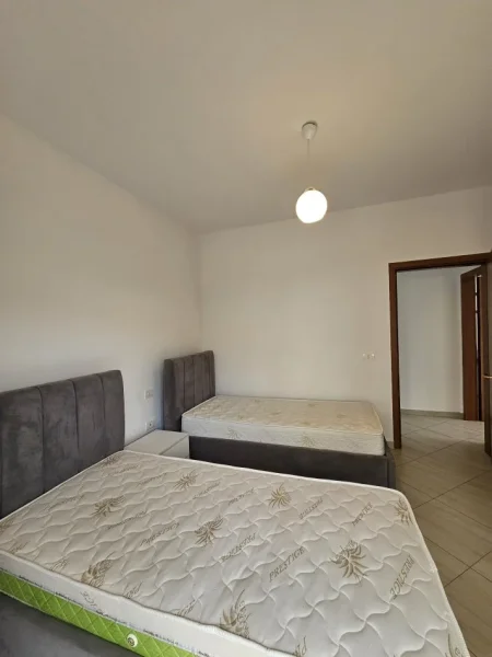 Tirane, jepet me qera apartament 2+1+Ballkon Kati 2, 95 m² 450 €