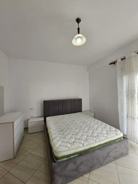 Tirane, jepet me qera apartament 2+1+Ballkon Kati 2, 95 m² 450 €