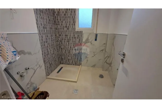 Vlore, shitet apartament 2+1 Kati 8, 140.000 €
