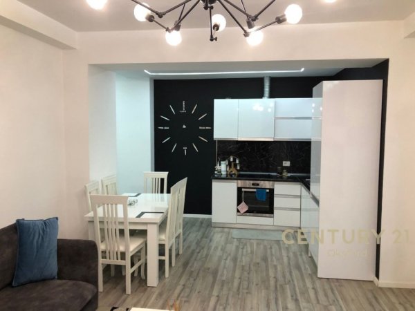 Tirane, jepet me qera apartament 1+1 Kati 1, 65 m² 600 € (komuna e parisit)
