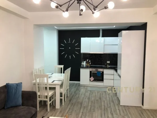 Tirane, jepet me qera apartament 1+1 Kati 1, 65 m² 600 € (komuna e parisit)