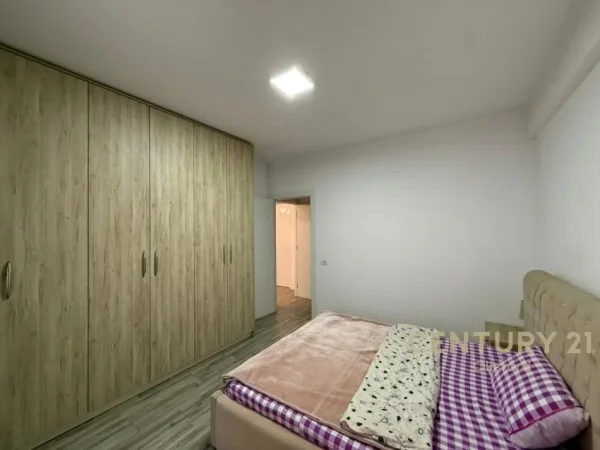 Tirane, jepet me qera apartament 1+1 Kati 1, 65 m² 600 € (komuna e parisit)